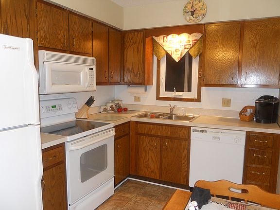 2nd image of 2076 NW Hickory Ln