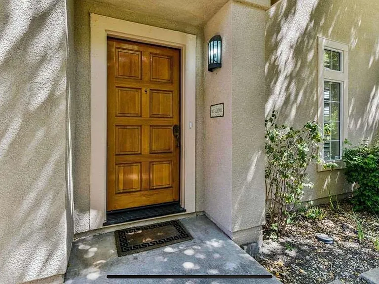 625 S Blackbrush Ln — Photo 2