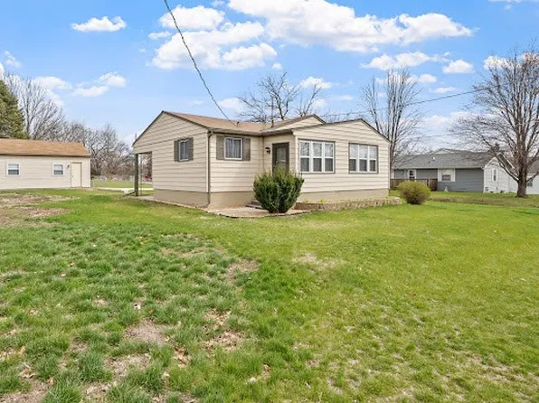 2631 E 42nd St, Des Moines, IA 50317