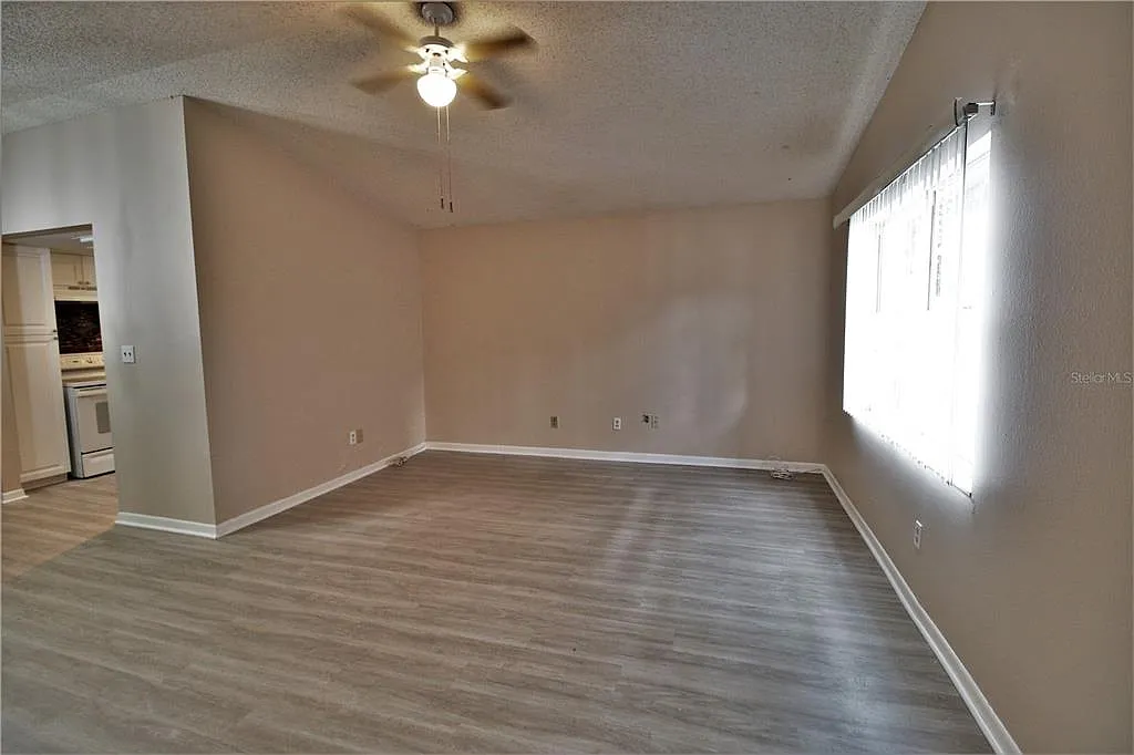 3 bed, 2.0 bath, 1200 sqft, $2,200 — Photo 4