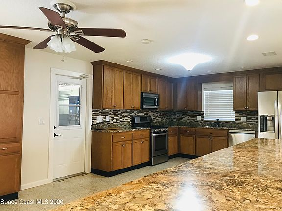 5th image of 290 Mikado Dr