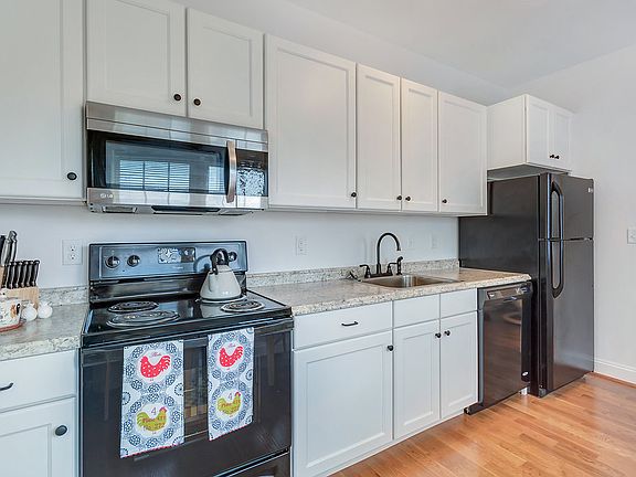 3rd image of 207 Douglas Ave APT C