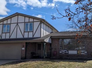 719 Lynne Dr, Waukesha, WI 53186