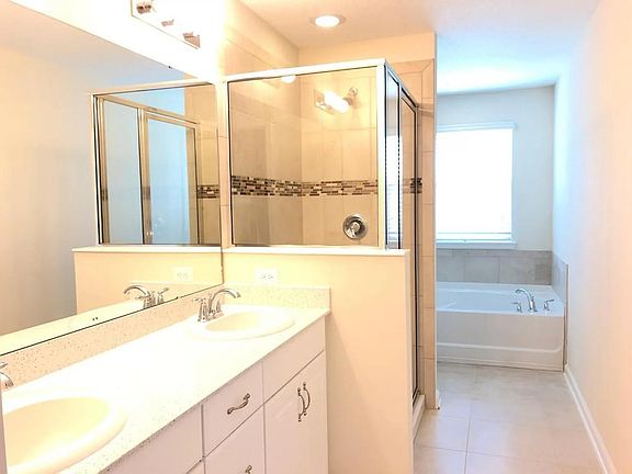 4th image of 561 Richmond Dr