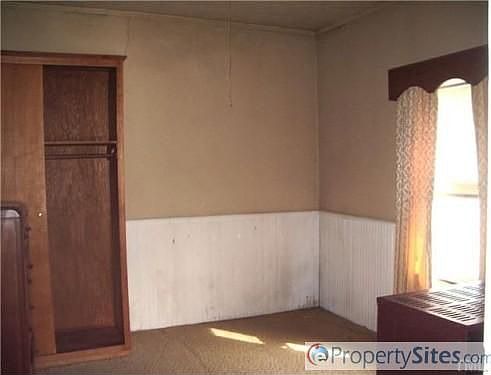 4th image of 526 Hillsboro St