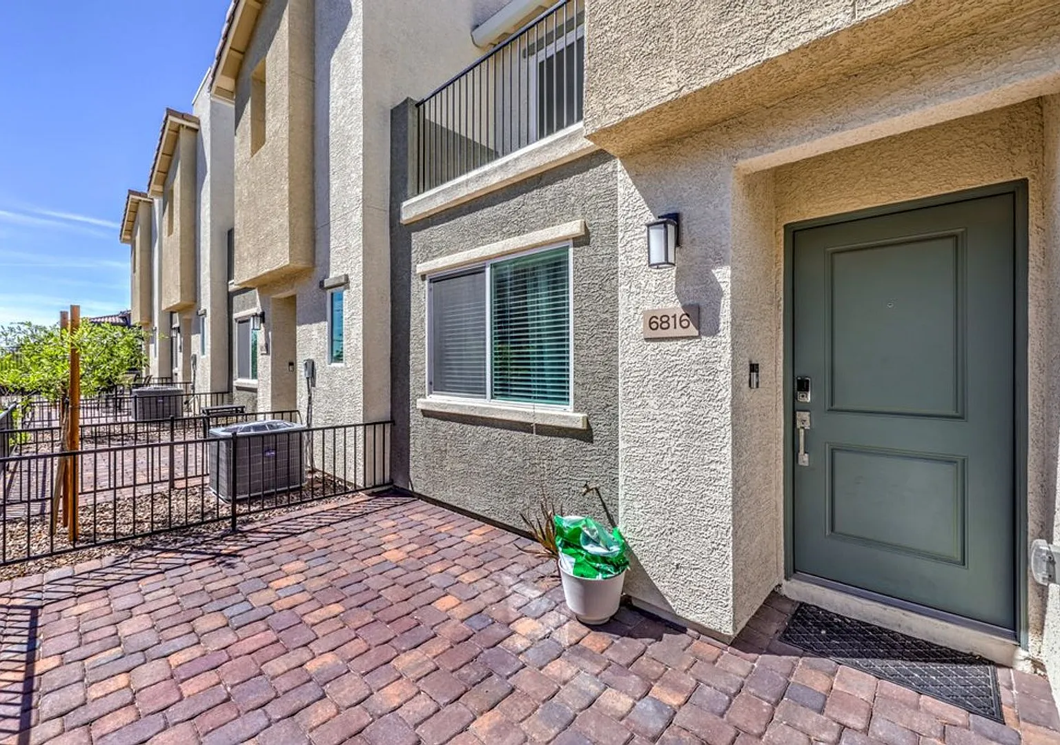 Like-New Townhome with Resort Amenities & Private Balcony — Photo 4