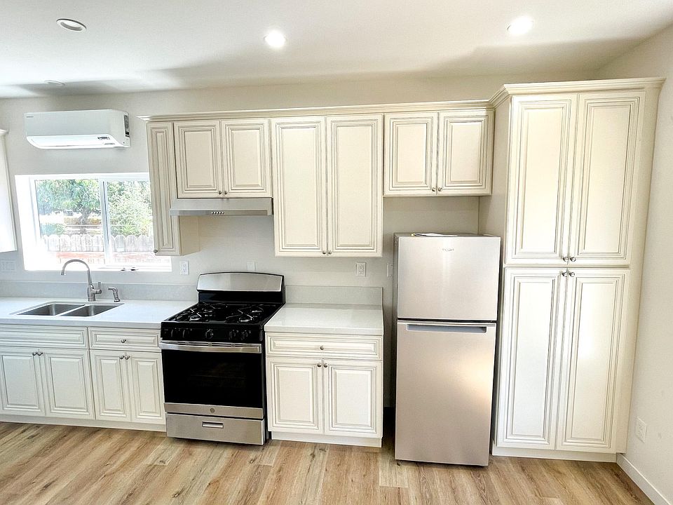 Kitchen Cabinets, Counters & Appliances
