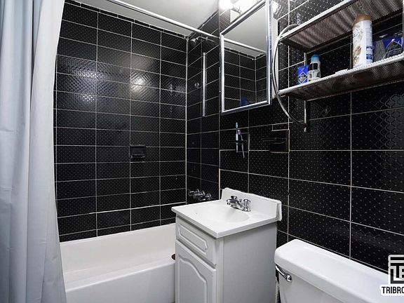 5th image of 245 E 31st St #3D
