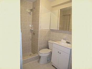 4th image of 406 W 47th St