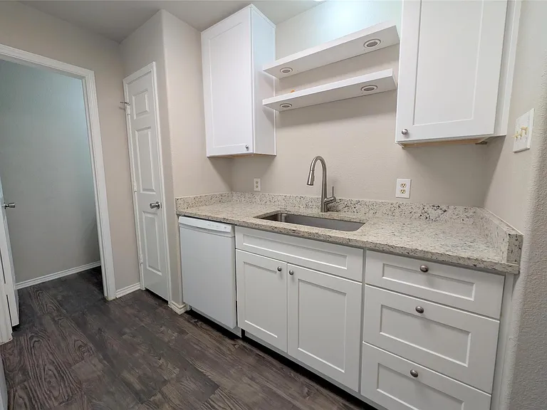 8816 Schick Rd #D — Photo 7
