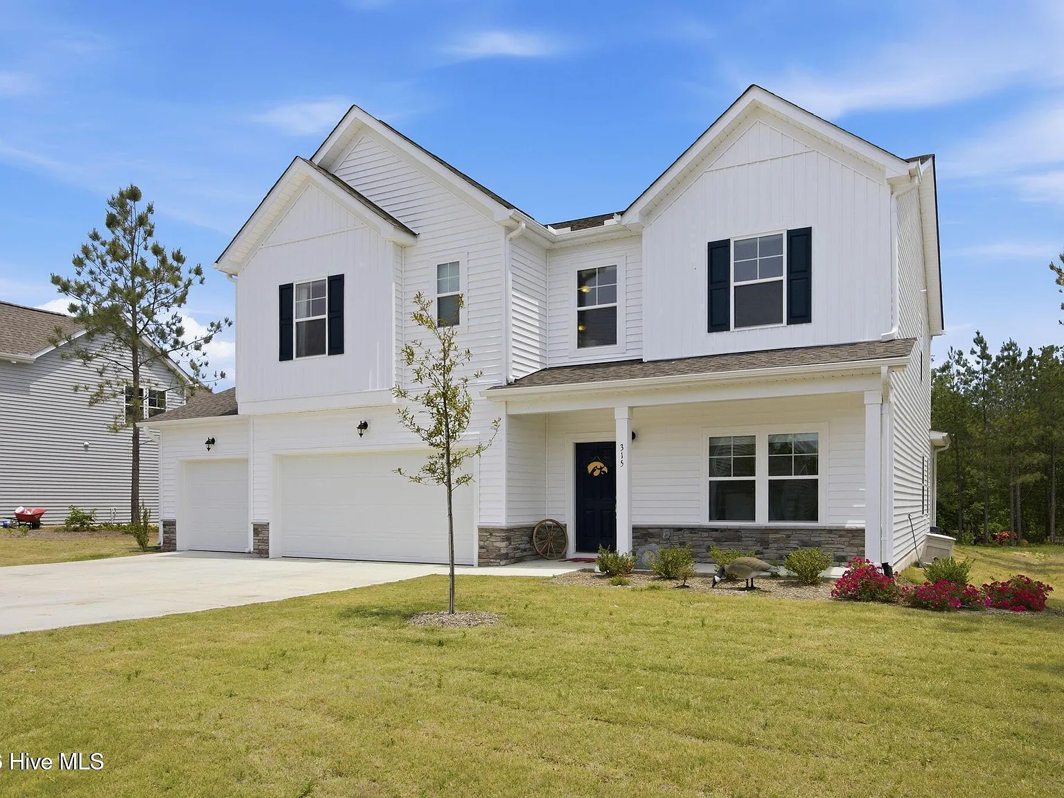 5 bed, 4.0 bath, 2892 sqft, $3,000 — Photo 1