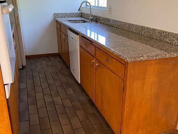 2nd image of 121 Kent Ave #11