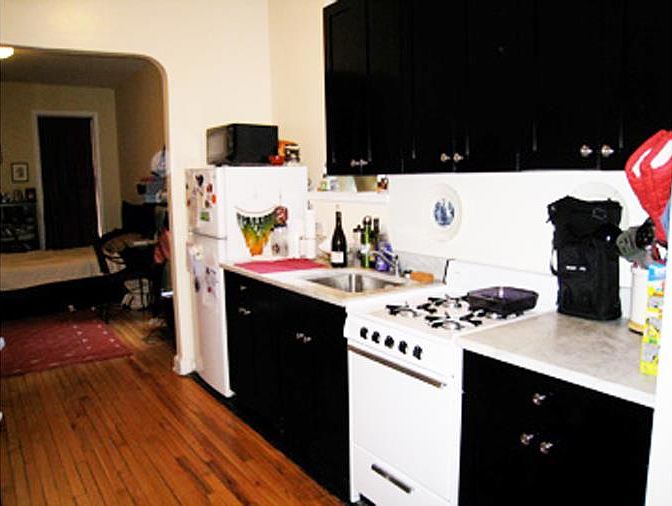 2nd image of 100 W 73rd St APT 2D