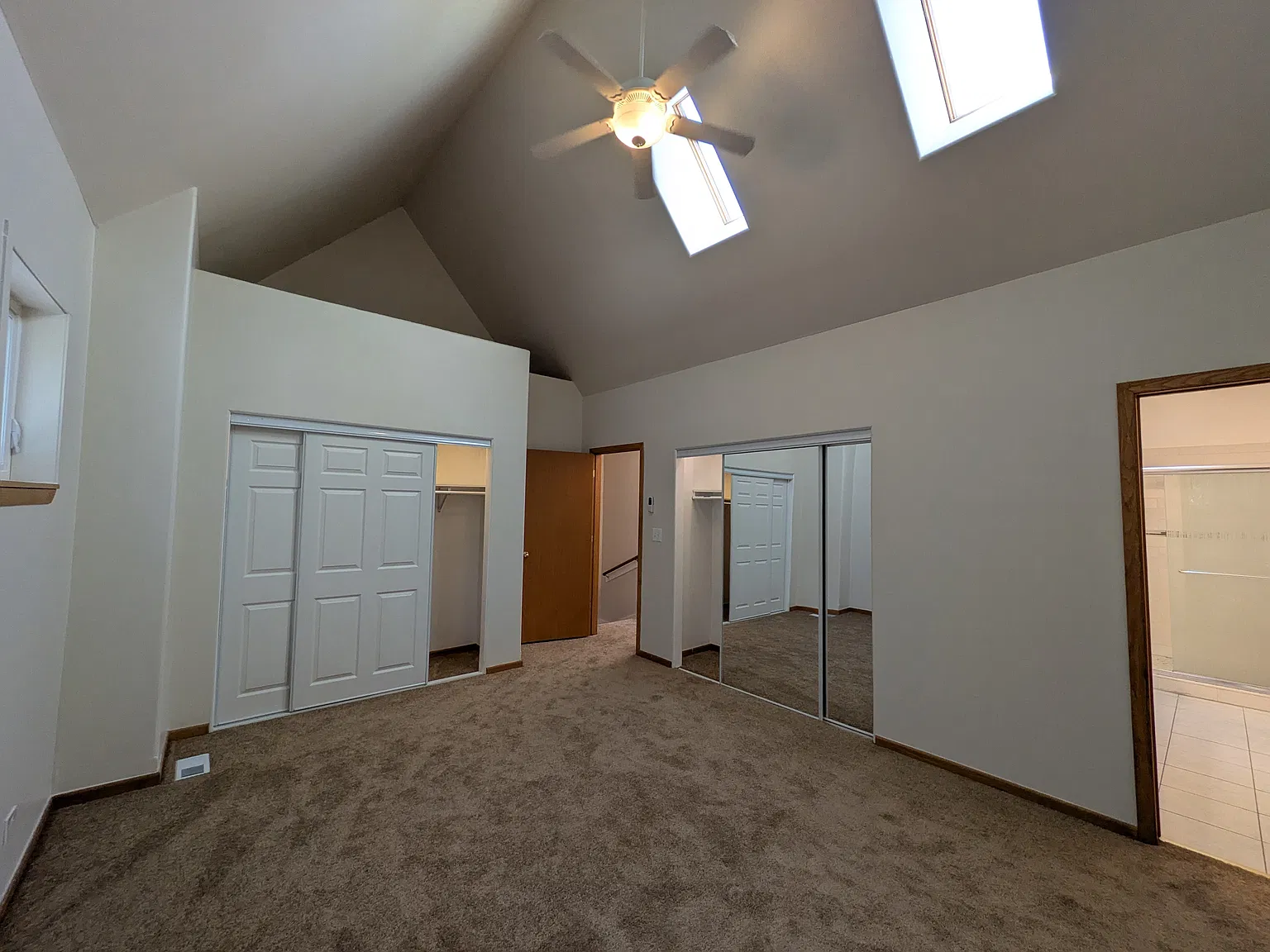 3 bed, 2.5 bath, 2000 sqft, $3,700 — Photo 3