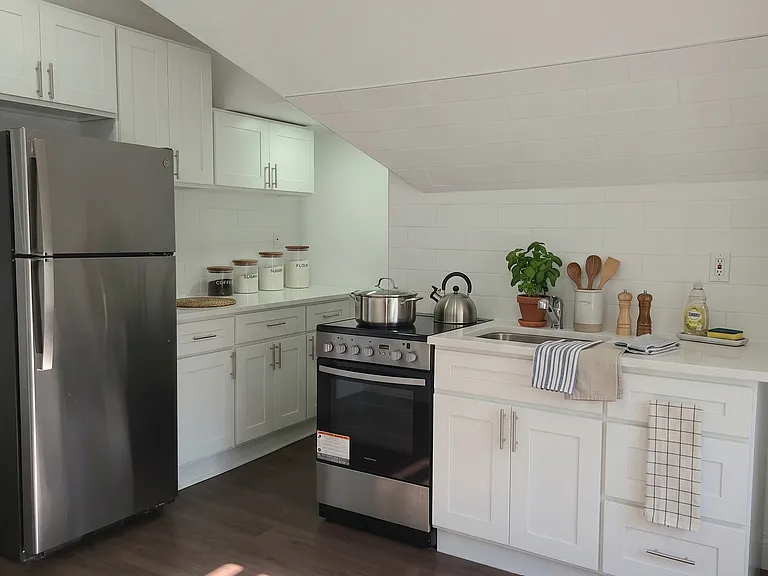 303 E Broad St #3 — Photo 6