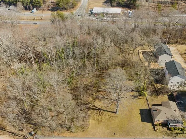 214 Dr Martin Luther King Jr Dr, Lincolnton, NC 28092