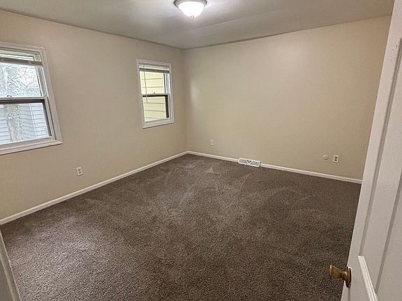 3rd image of 5706 Ridgebrook Ave SE