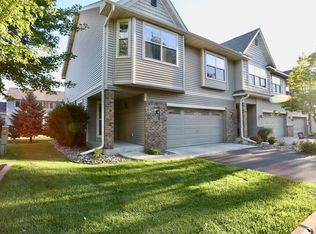 1047 Drew Dr, Woodbury, MN 55129