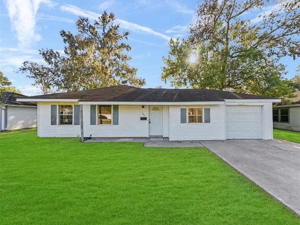 120 Laurel Street, Lake Jackson, TX 77566