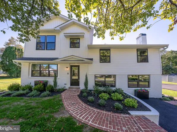 942 Surrey Dr, Blue Bell, PA 19422