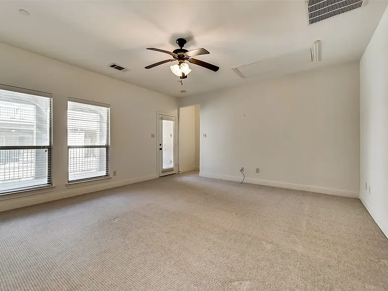 5745 Headquarters Dr — Photo 5