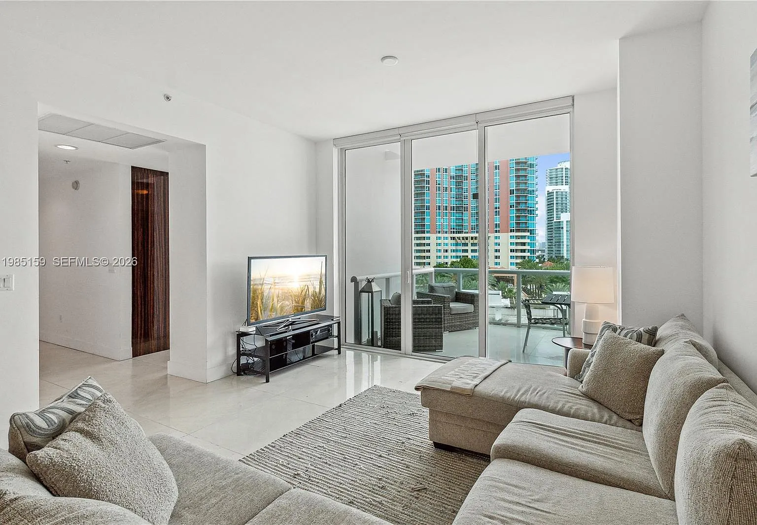 Continuum On South Beach — Photo 3