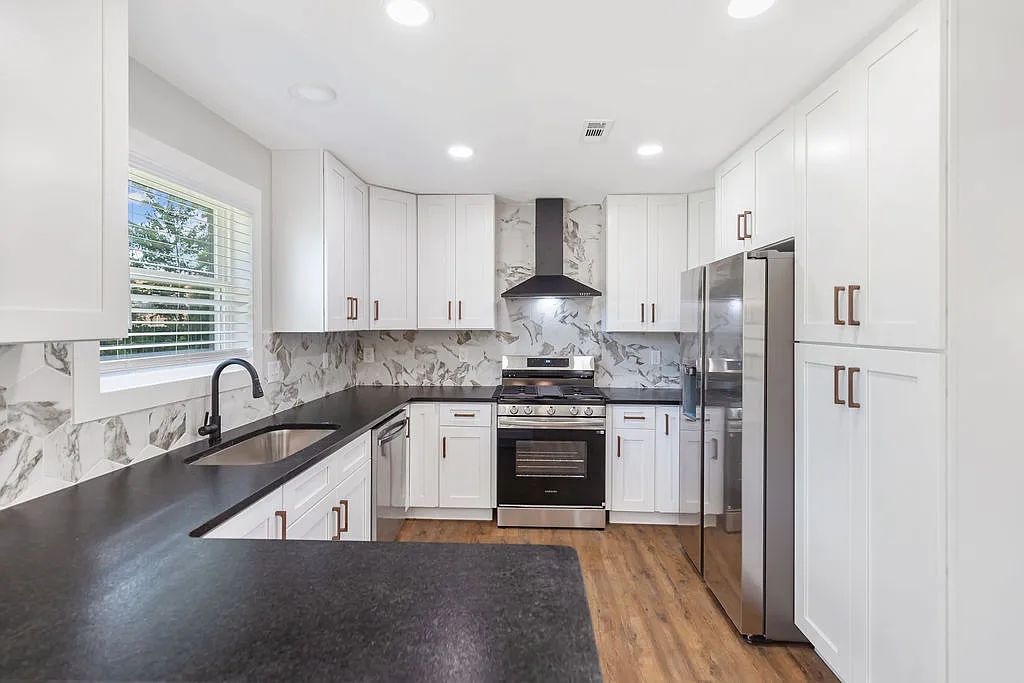 3 bed, 1350 sqft, $1,955 — Photo 3
