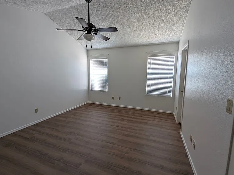 3644 W Elgin St — Photo 12