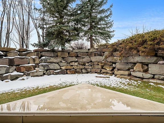 4th image of 2111 NE Millrise Point SW
