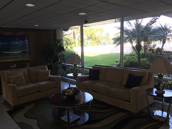 Secure building entry lobby with security monitoring