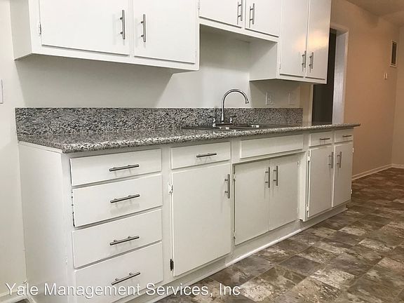 2nd image of 13947 Oxnard St APT 103