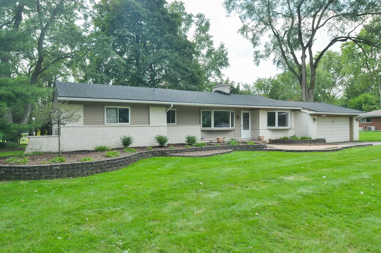 24605 Tudor Ln photo 1