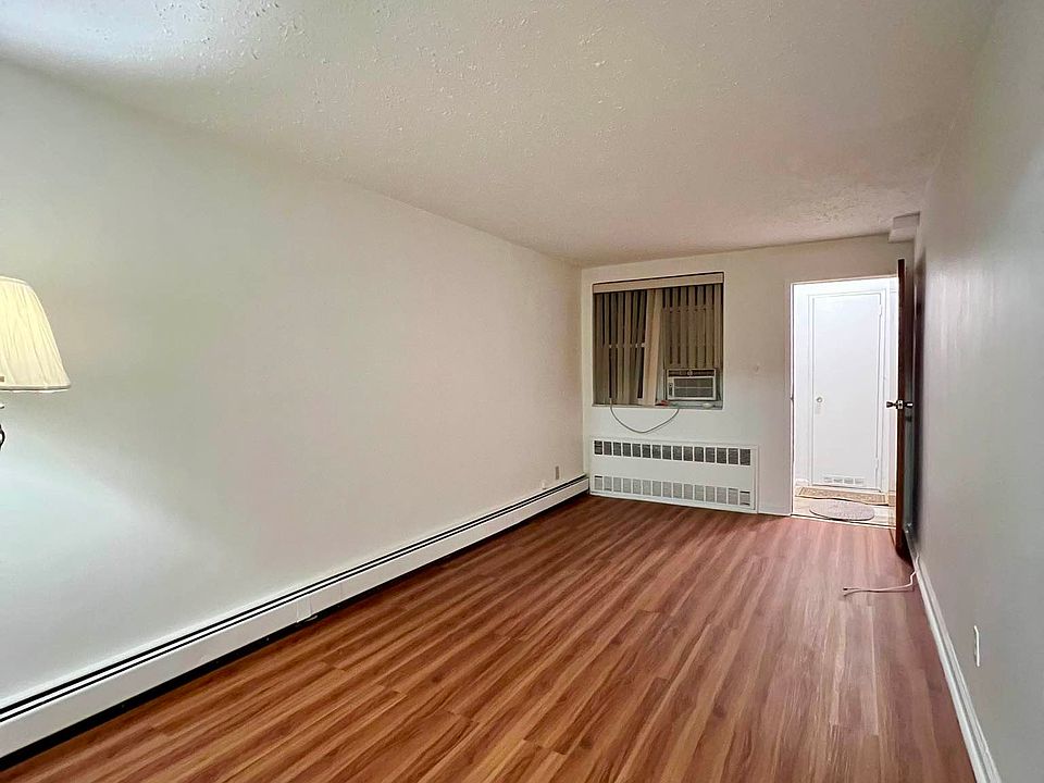 1st image of 2527 E 1st St #1