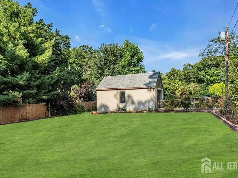 402 Ryders Ln — Photo 27