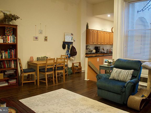 4th image of 407 Cypress St APT 1R