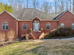143 Whippoorwill Dr, Oak Ridge, TN 37830