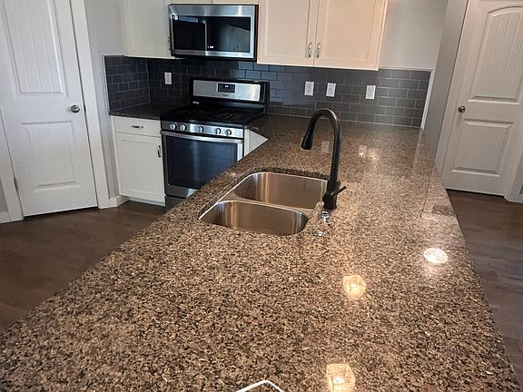 5th image of 2070 Kelly Dr