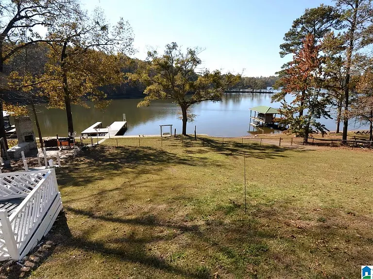 992 Clear Creek Dr — Photo 2
