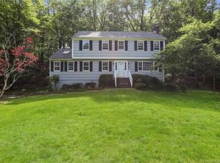 7 Caudatowa Dr, Ridgefield, CT 06877