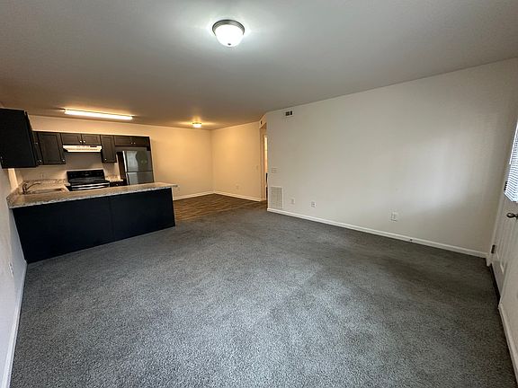 3rd image of 206 Hyde Park Ln