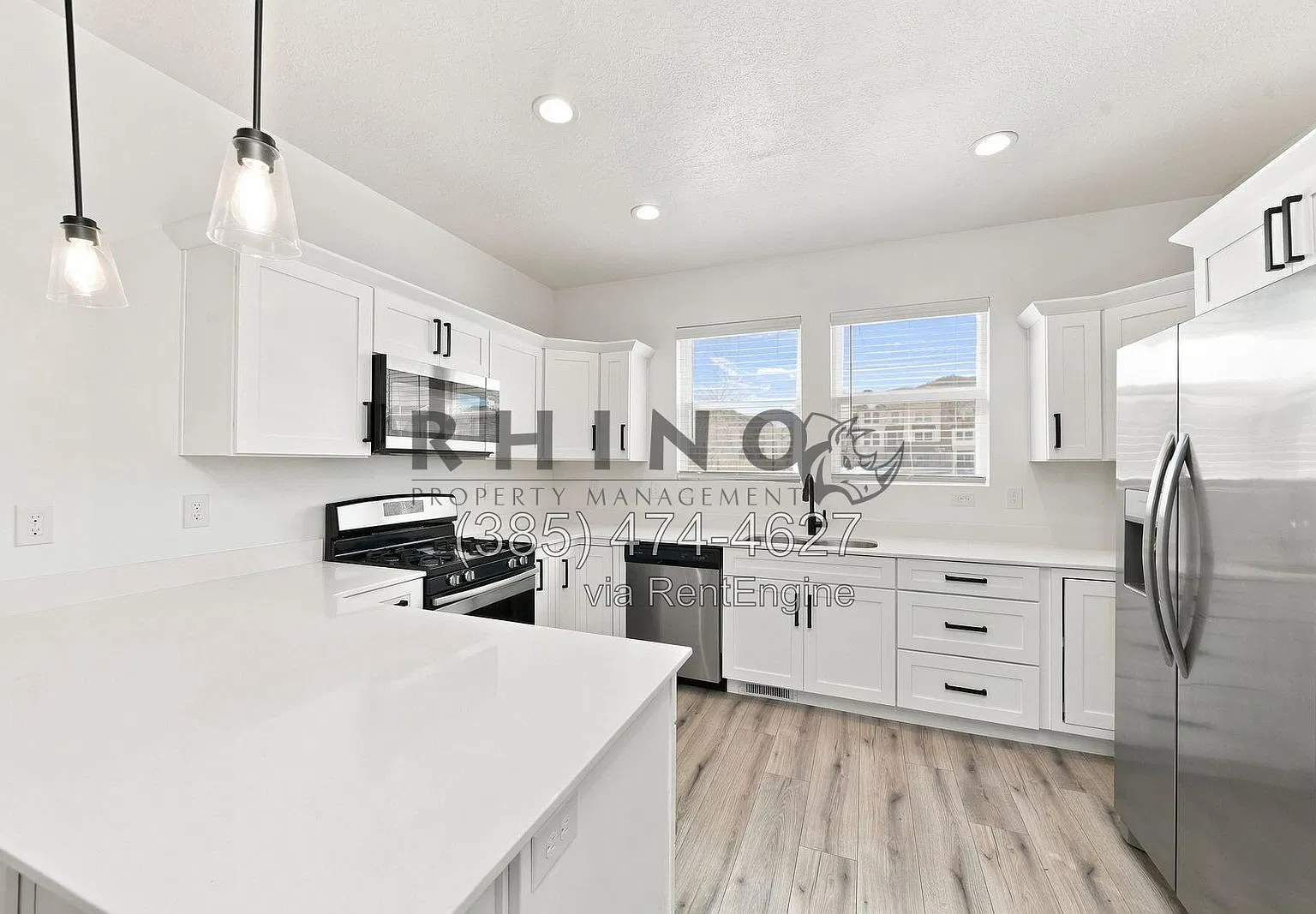 3 bed, 2.5 bath, 2402 sqft, $2,350 — Photo 2
