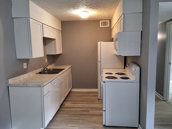 5th image of 345 Elmwood Dr APT 19