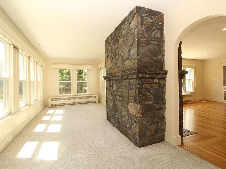 359 Deering Ave — Photo 2