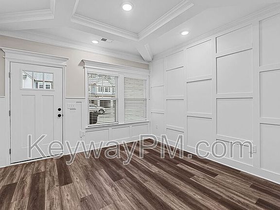 4th image of 3070 Venetian Dr