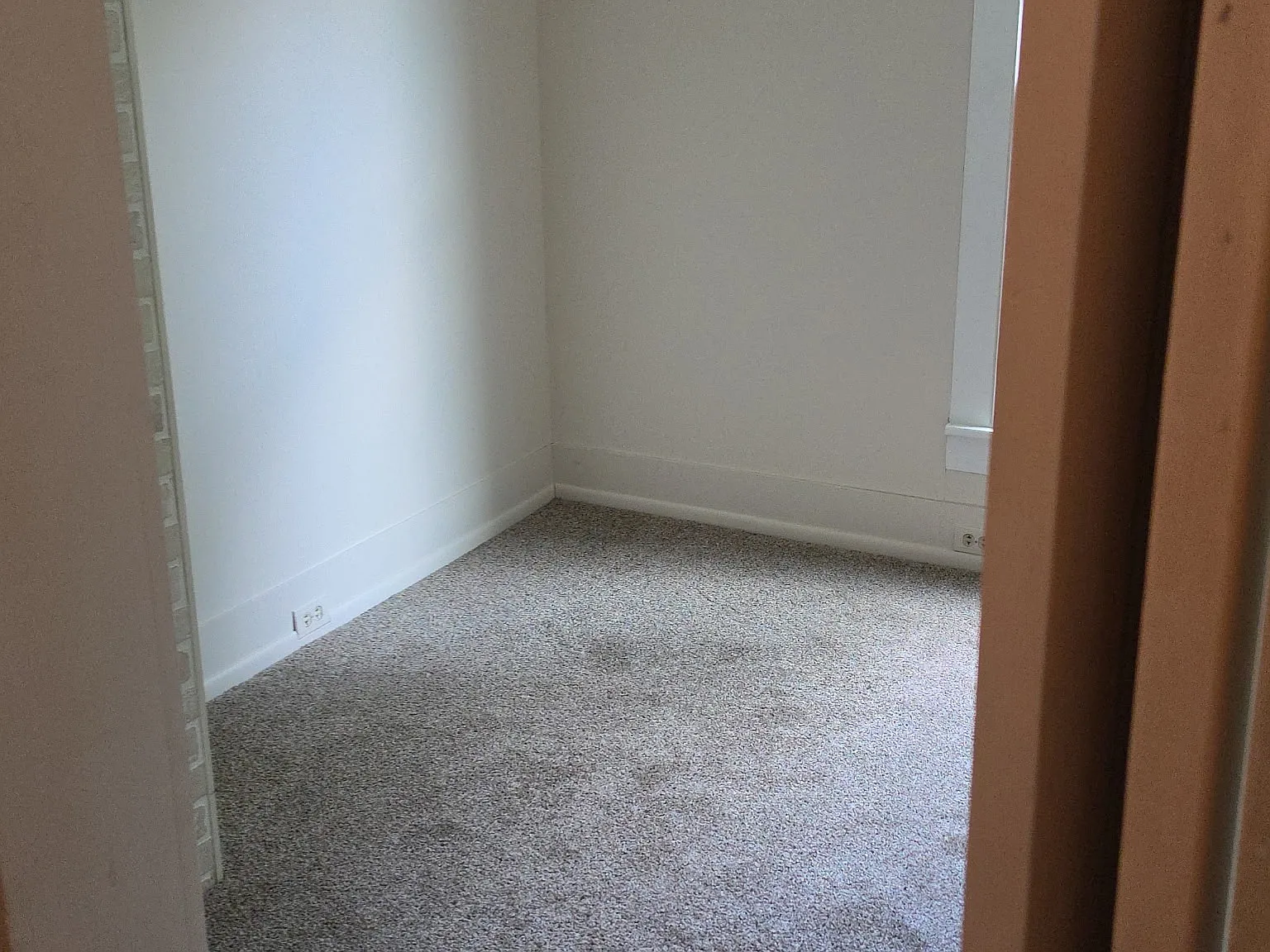 3 bed, 1300 sqft, $2,000 — Photo 2