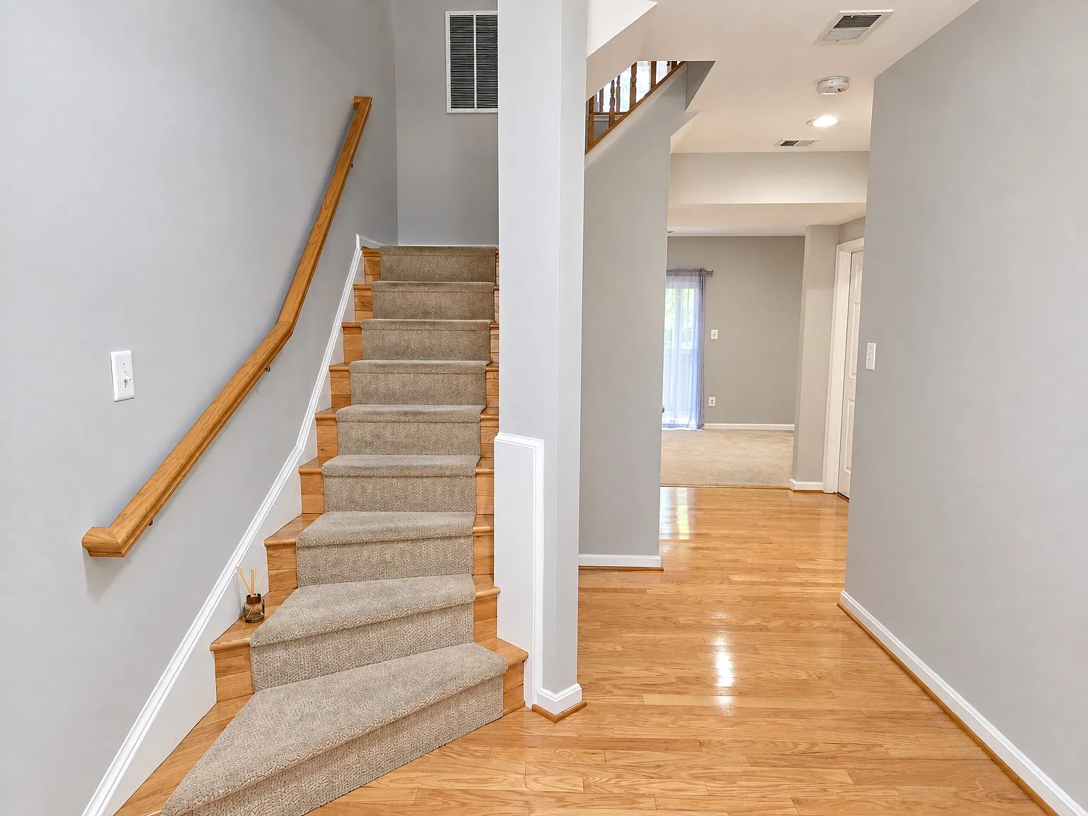 3 bed, 2496 sqft, $3,250 — Photo 4