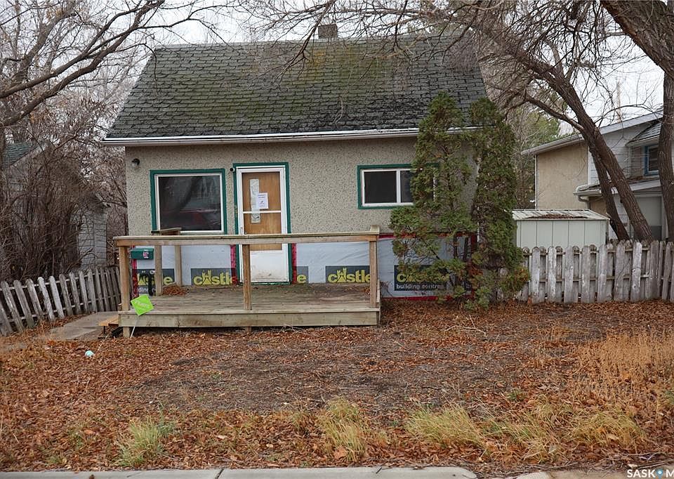 1st image of 955 Athabasca St W