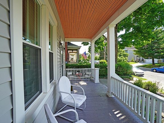 3rd image of 3848 Mount Vernon Ave