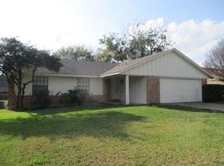 401 Lumpkin Dr, Ennis, TX 75119