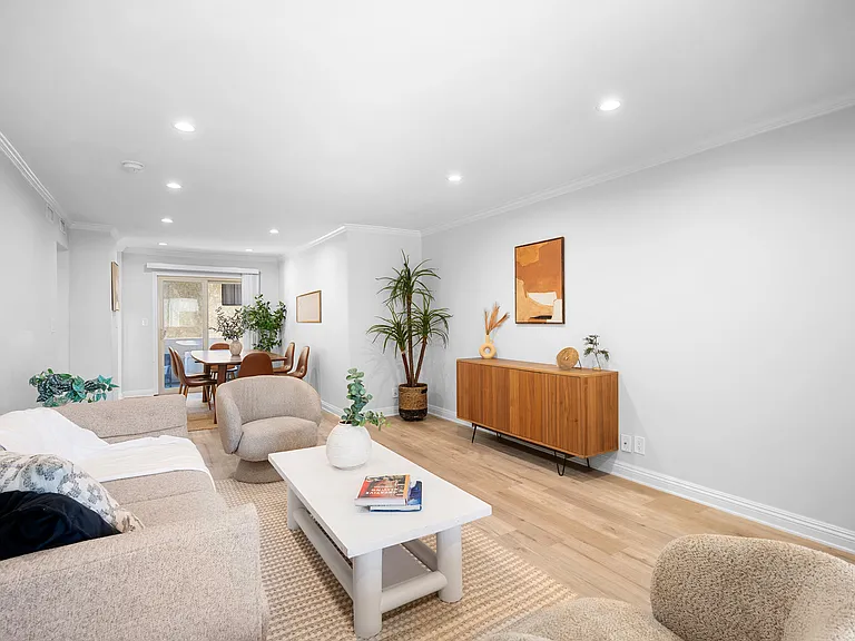 617 E Angeleno Ave #206 — Photo 2